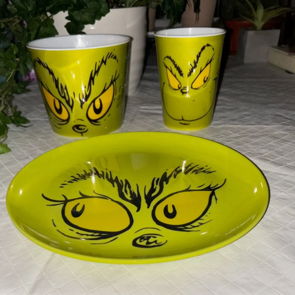 Grinch Tableware Set. - Picture 4 of 12